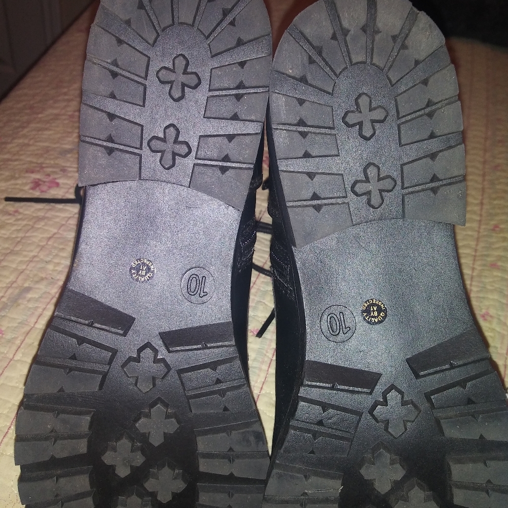 Boots - Picture 5 of 5